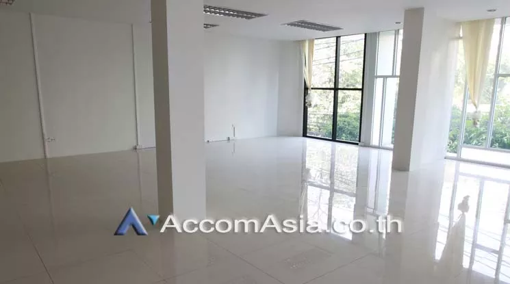 unit Office space For Rent in Sukhumvit, Bangkok  near BTS Phrom Phong (AA17079)
